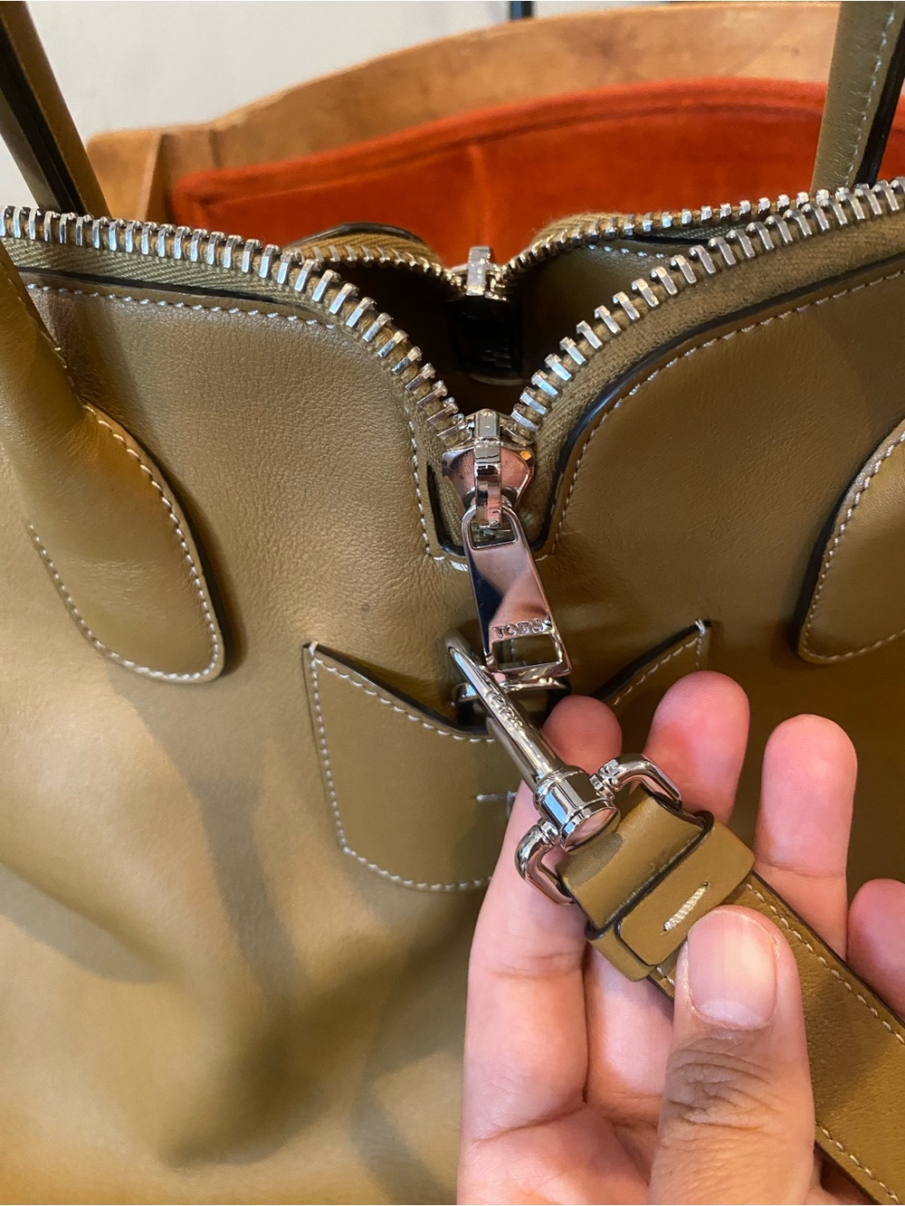 TOD'S Di Swing Mustard Leather Top-Zip Tote with Detachable Shoulder Strap - Picture 9 of 12